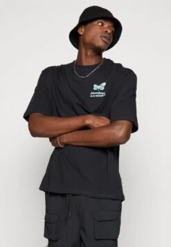 YOURTURN Chest Tee Unisex - Camiseta Estampada - 802 - Black -Moda Tienda 0df043f7336d4498b652bc179d5ab6ee