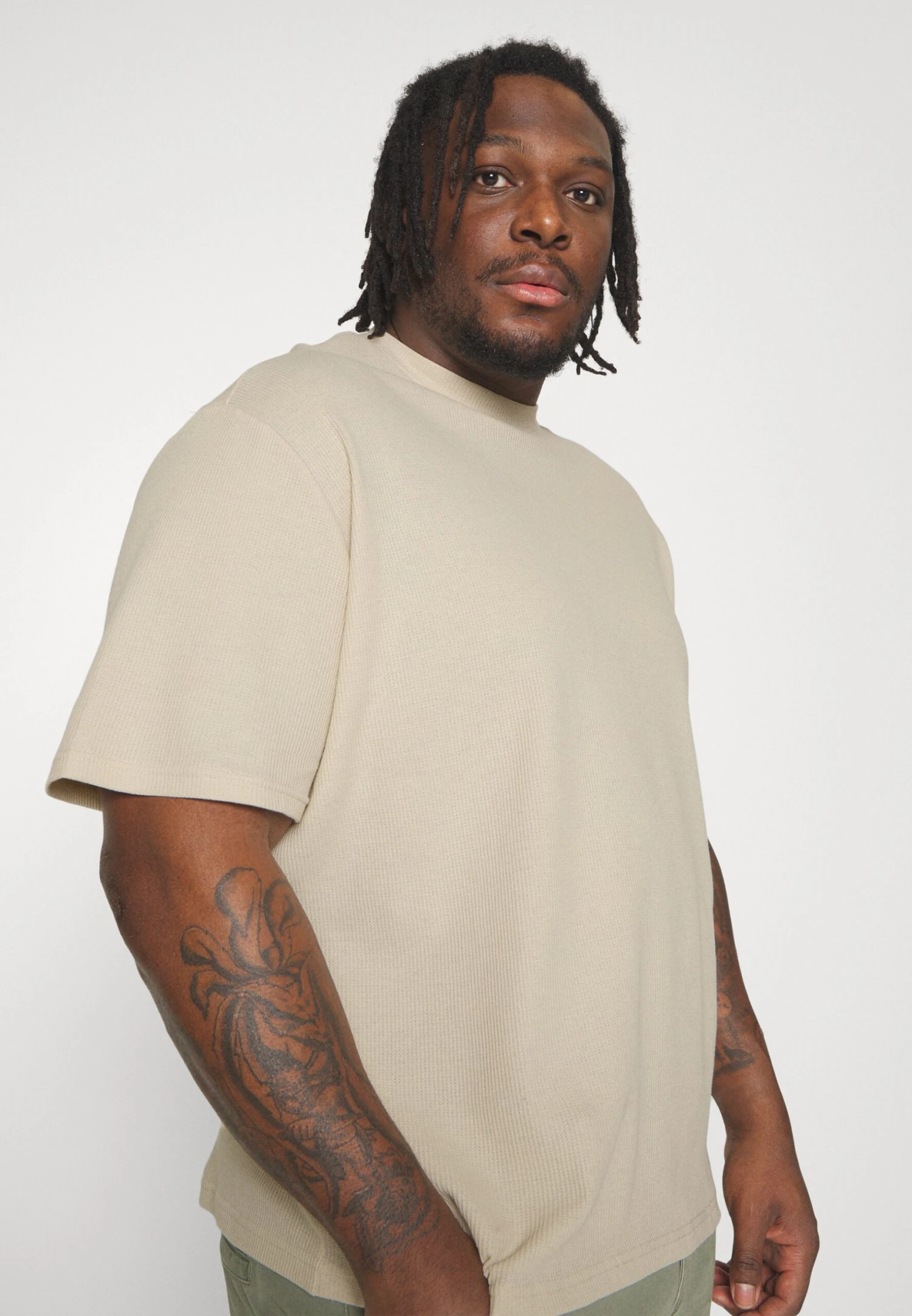 YOURTURN Unisex - Camiseta Básica -Light Green/ Off-White 6 YOURTURN Unisex - Camiseta Básica -Light Green/ Off-White - Image 4