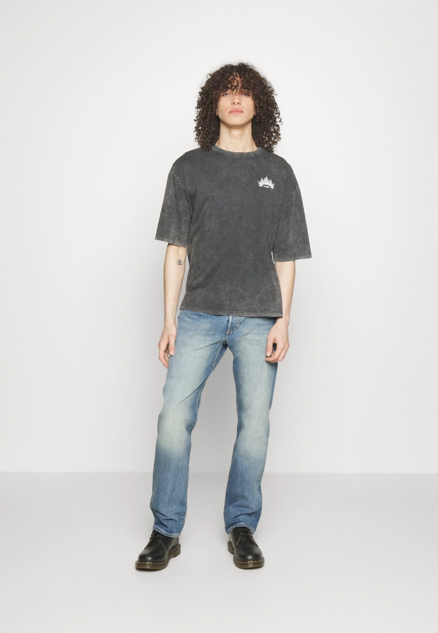 YOURTURN Skull Graphic Tee Unisex - Camiseta Estampada - Mottled Black 4 YOURTURN Skull Graphic Tee Unisex - Camiseta Estampada - Mottled Black - Image 2