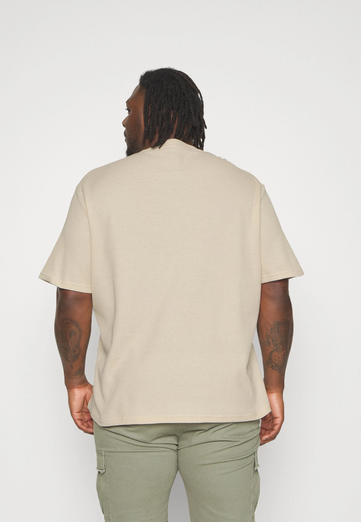 YOURTURN Unisex - Camiseta Básica -Light Green/ Off-White 5 YOURTURN Unisex - Camiseta Básica -Light Green/ Off-White - Image 3