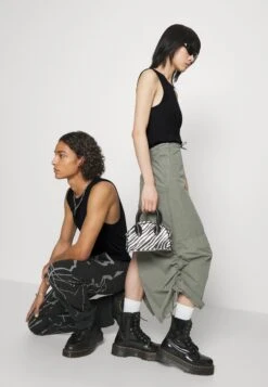 YOURTURN Slim Fit Ribbed Tank Unisex 2 Pack- Top - White/Black -Moda Tienda 3e733c2a2ccf48edba8422cc9357963e