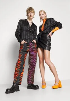 YOURTURN Festive Unisex - Camisa - Black -Moda Tienda 46aef2ab5be6497c873b85860e84630f