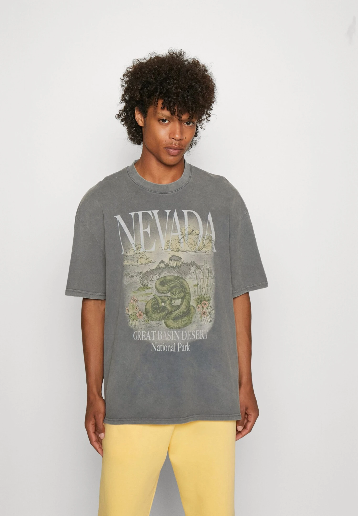 YOURTURN Nevada Wash Graphic Tee Washed - Camiseta Estampada - Charcoal 3 YOURTURN Nevada Wash Graphic Tee Washed - Camiseta Estampada - Charcoal