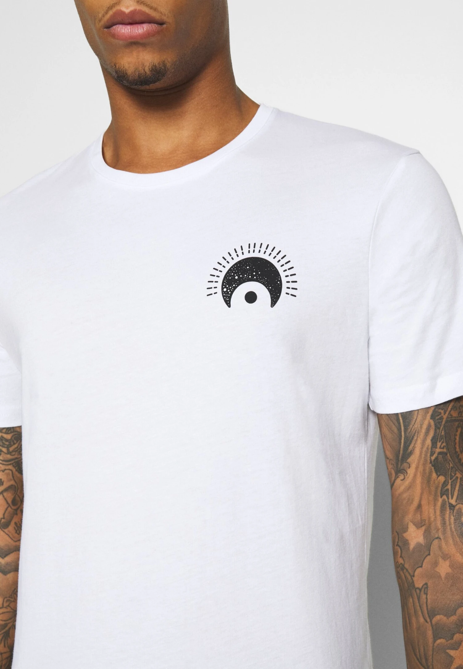 YOURTURN Eye Moon Tee Unisex - Camiseta Estampada - White 8 YOURTURN Eye Moon Tee Unisex - Camiseta Estampada - White - Image 6