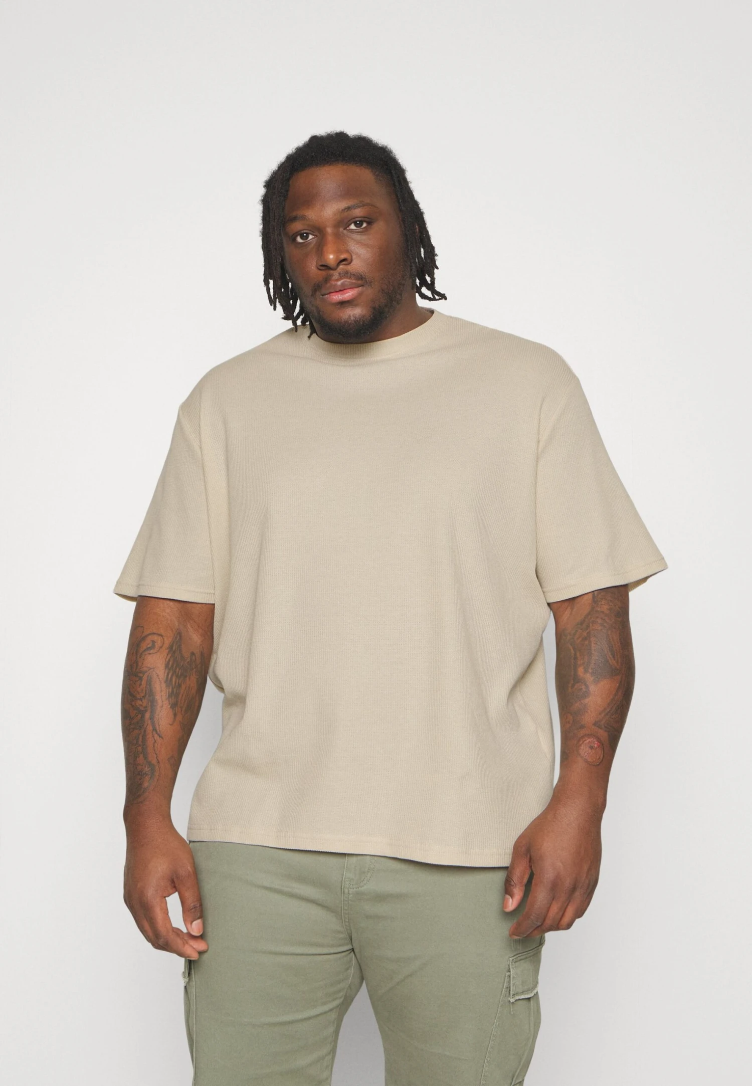 YOURTURN Unisex - Camiseta Básica -Light Green/ Off-White 7 YOURTURN Unisex - Camiseta Básica -Light Green/ Off-White - Image 5