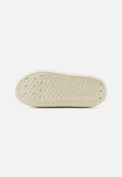 YOURTURN Chanclas De Baño - Off-White -Moda Tienda 5e1822d3af4d494fb344911f6afb6665