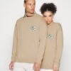 YOURTURN Crewneck With A Flower - Jersey De Punto - Beige