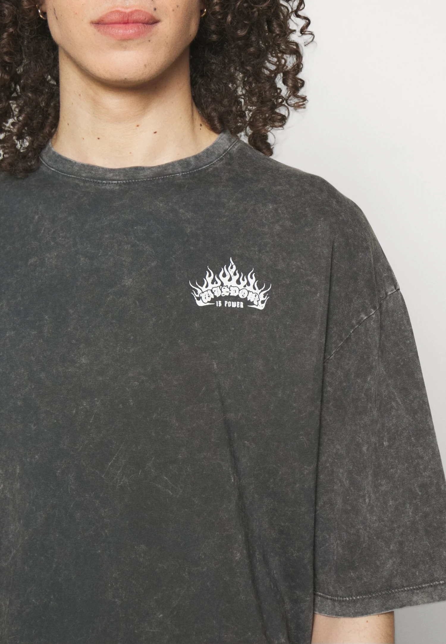 YOURTURN Skull Graphic Tee Unisex - Camiseta Estampada - Mottled Black 8 YOURTURN Skull Graphic Tee Unisex - Camiseta Estampada - Mottled Black - Image 6