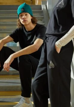 YOURTURN Wincent Weiss Basic - Pantalones Deportivos - Black -Moda Tienda 6a05674027494daba39be921802cf4df