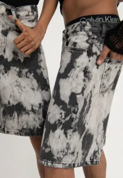 YOURTURN Unisex - Shorts Vaqueros - Black Denim 11 YOURTURN Unisex - Shorts Vaqueros - Black Denim -Moda Tienda 6f57c0c64b7d40299b512707a370f88a