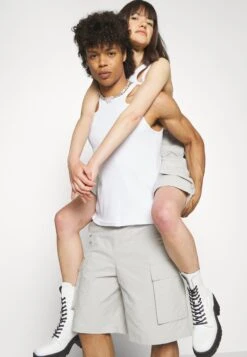 YOURTURN Unisex - Shorts - Light Grey 12 YOURTURN Unisex - Shorts - Light Grey -Moda Tienda 85d9b741d2b249b68f2e49464d4e5111