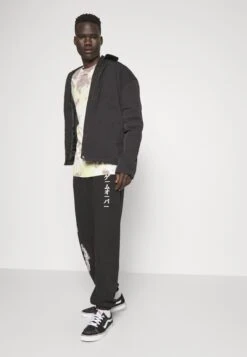 YOURTURN Unisex - Pantalones Deportivos - Black -Moda Tienda 8a31f87079cd4712bb3d30b299f2c3b9