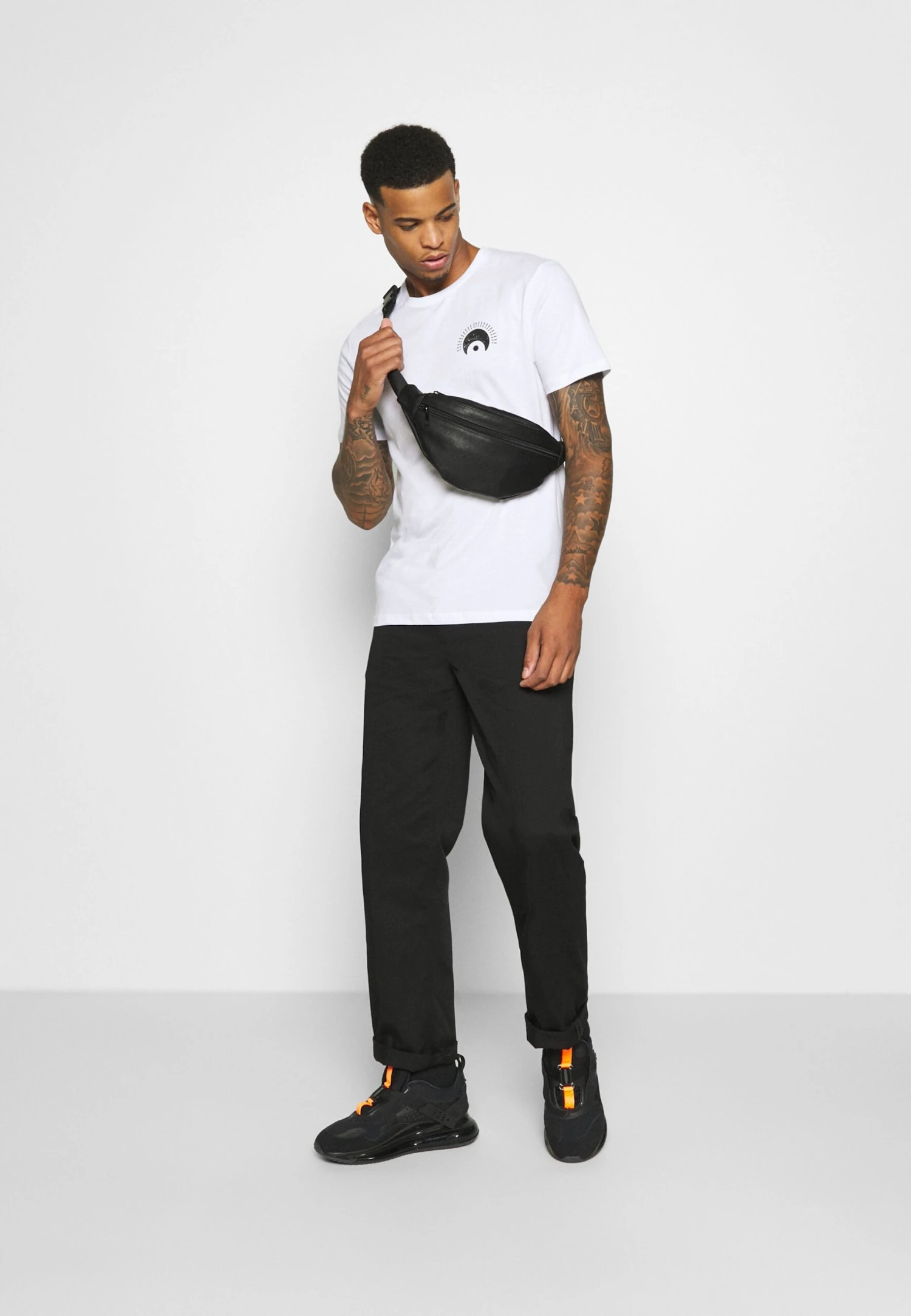 YOURTURN Eye Moon Tee Unisex - Camiseta Estampada - White 4 YOURTURN Eye Moon Tee Unisex - Camiseta Estampada - White - Image 2