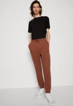 YOURTURN Unisex 2 Pack- Pantalones Deportivos - Brown/Off-White -Moda Tienda ba3da3ef225f481282590ce220fcc42c