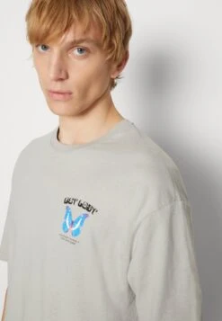 YOURTURN Get Lost Tee Unisex - Camiseta Estampada - Grey 13 YOURTURN Get Lost Tee Unisex - Camiseta Estampada - Grey -Moda Tienda cc93eeecdcab4e609a0e74345f7665ba