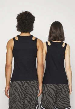 YOURTURN Unisex - Top - Black 10 YOURTURN Unisex - Top - Black -Moda Tienda d3ecaa56fb9d468299759176d703075b