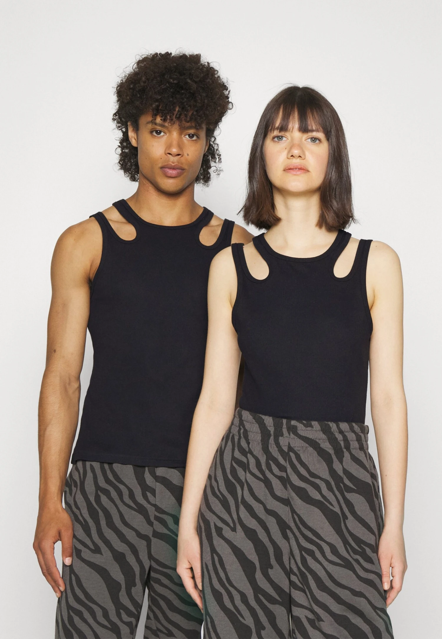 YOURTURN Unisex - Top - Black 3 YOURTURN Unisex - Top - Black