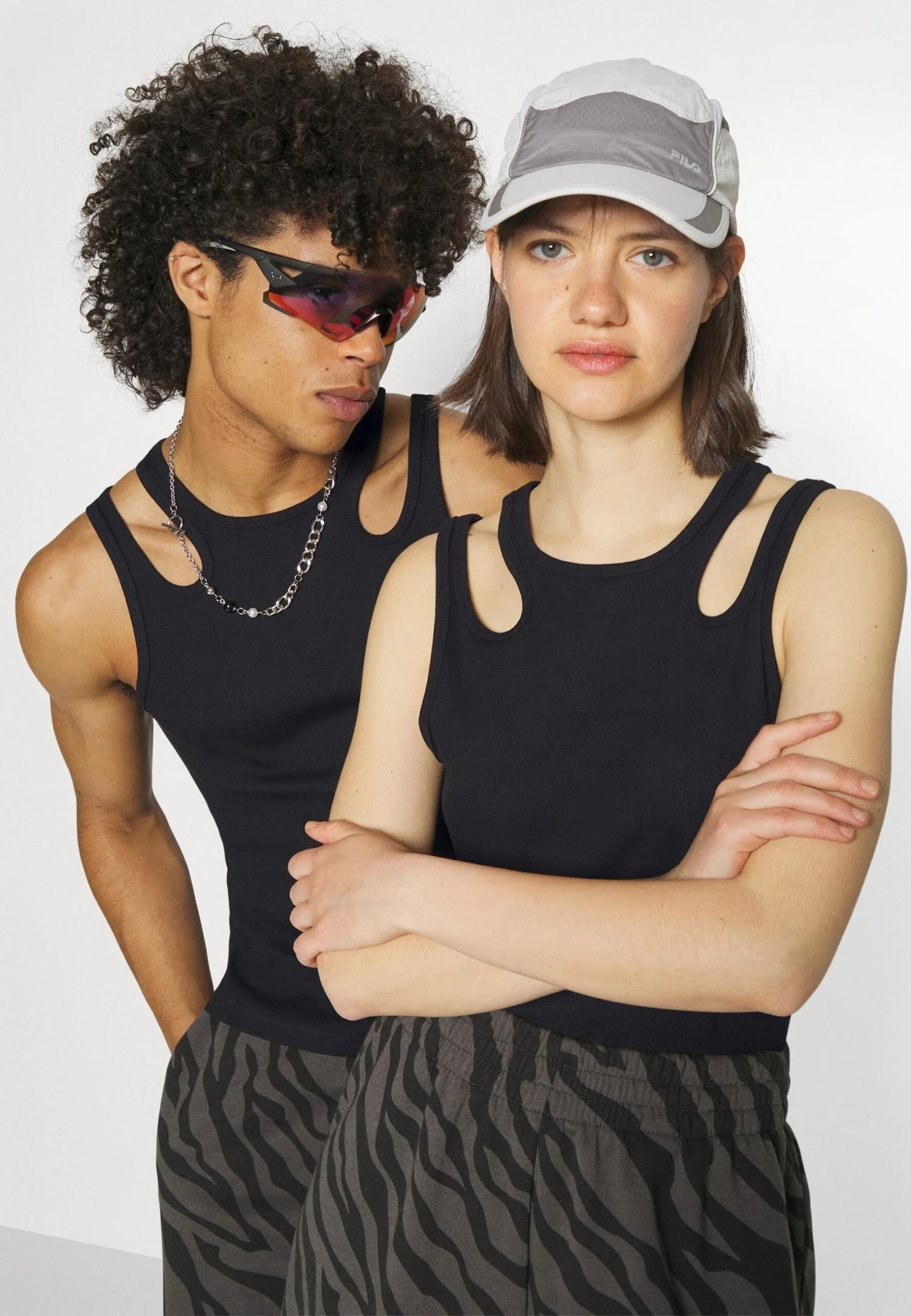 YOURTURN Unisex - Top - Black 6 YOURTURN Unisex - Top - Black - Image 4