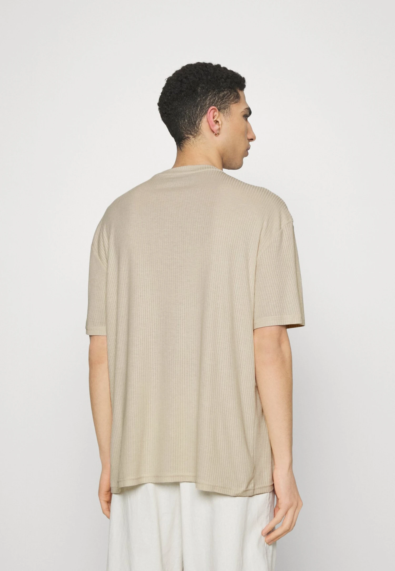 YOURTURN Unisex 2 Pack - Camiseta Básica - Offwhite/Light Green 5 YOURTURN Unisex 2 Pack - Camiseta Básica - Offwhite/Light Green - Image 3