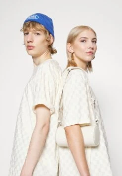 YOURTURN Unisex - Camiseta Estampada - Off-White -Moda Tienda fa7453d204064ba09f85f2584051a1cd