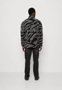 YOURTURN Unisex - Forro Polar - Grey 10 YOURTURN Unisex - Forro Polar - Grey -Moda Tienda fb0a0ae1914e4939bc76695f0267d638