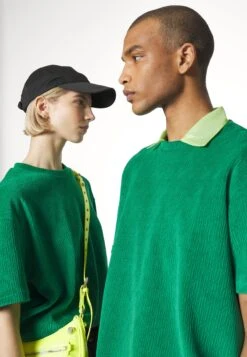 YOURTURN Unisex - Camiseta Básica - Green -Moda Tienda fe42032137b84feba7e6e68d933211ed